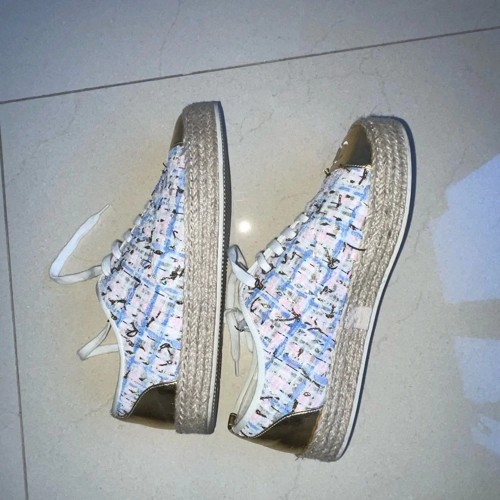 Shoes - Picture 5 of 8